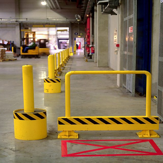 BĂNG KEO DÁN SÀN GIÁ SỈ THƯỜNG ĐƯỢC DÙNG ĐỂ ĐÁNH DẤU CÁC KHU VỰC NGUY HIỂM